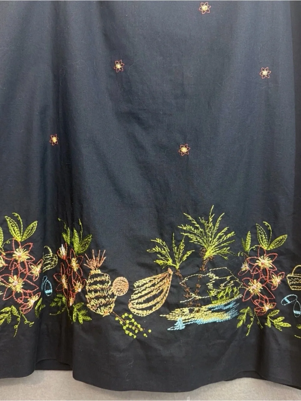 Vintage Casual Corner Annex Black Embroidered Tropical skirt resort
